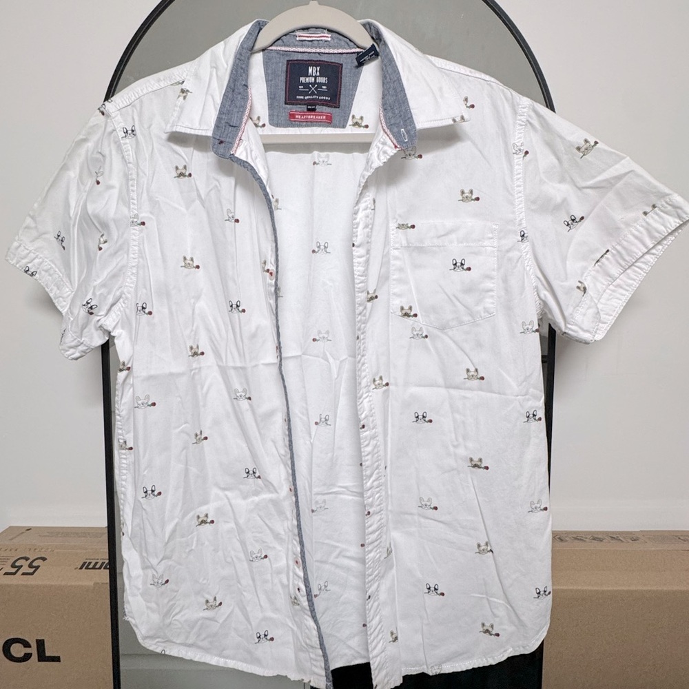 Casual Dress Shirt
Perfect for Valentines Day
Made for Dog Lovers
Size Medium